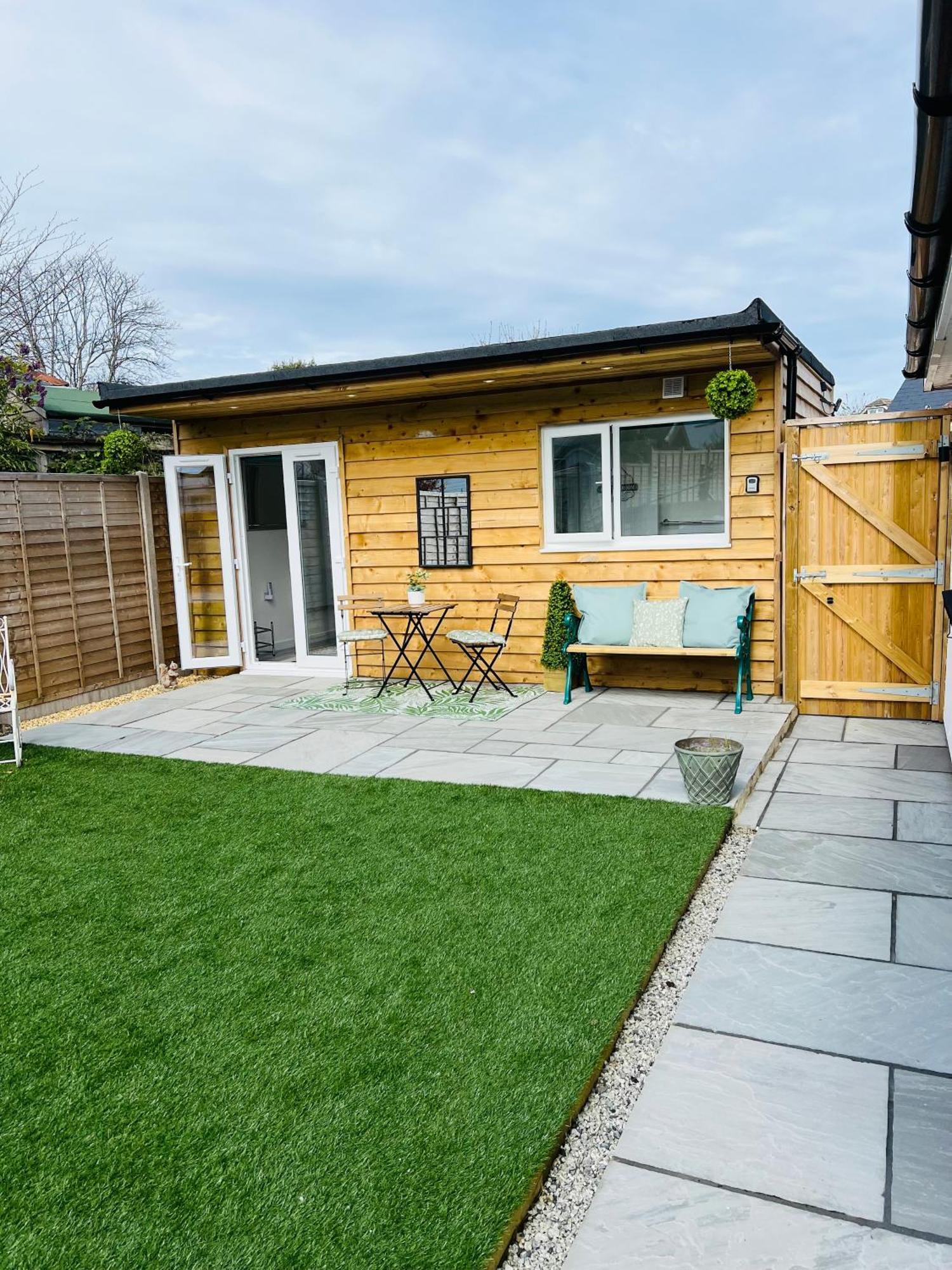 The Mudeford Gem Accommdation Крайстчърч Екстериор снимка